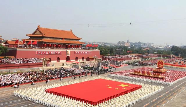 2019年，令尊龙凯时人生就是搏自豪的一件事——效劳国庆70周年大阅兵及联欢运动